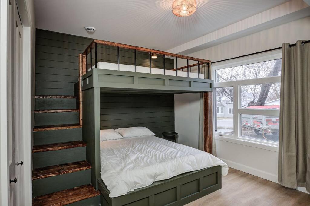 Chic Suite By Westlynn Little Current Extérieur photo